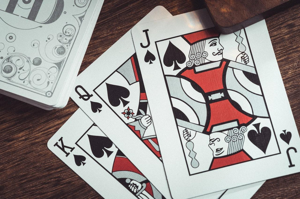 Smoke & Mirrors v8 Playing Cards - Silver - Card Mafia